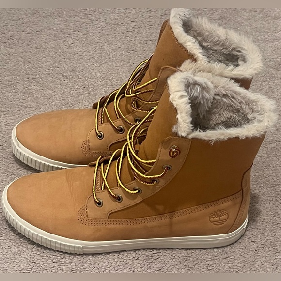 Timberland Women’s Fur-Lined Leather Boots – Size 10 (Original Box) - Picture 2 of 8